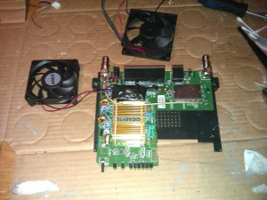 När jag ändå rev i grejerna passade jag på att byta fläkten från den gamla inkörda atx fläkten till en oanvänd cpu kylare med lägre profil.